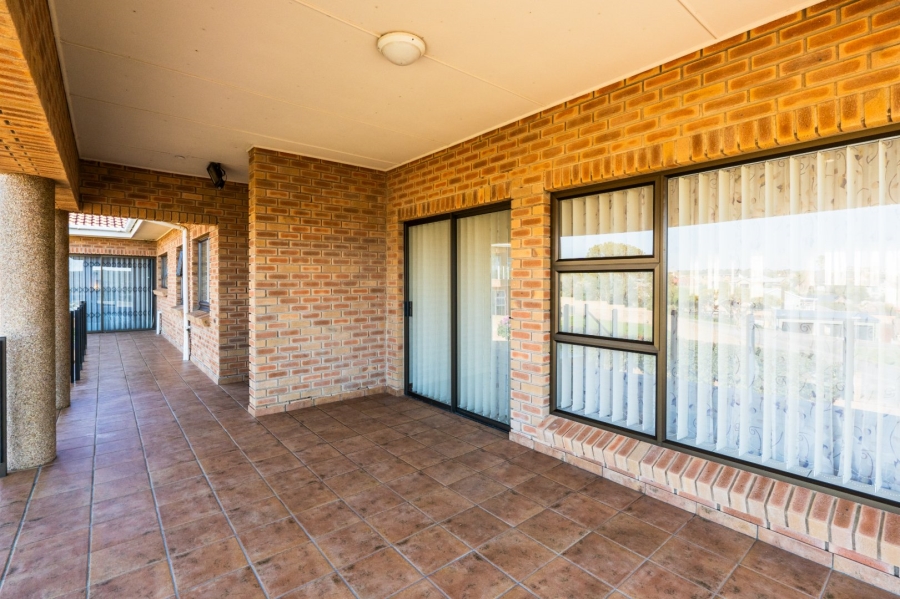 4 Bedroom Property for Sale in Stilbaai Wes Western Cape